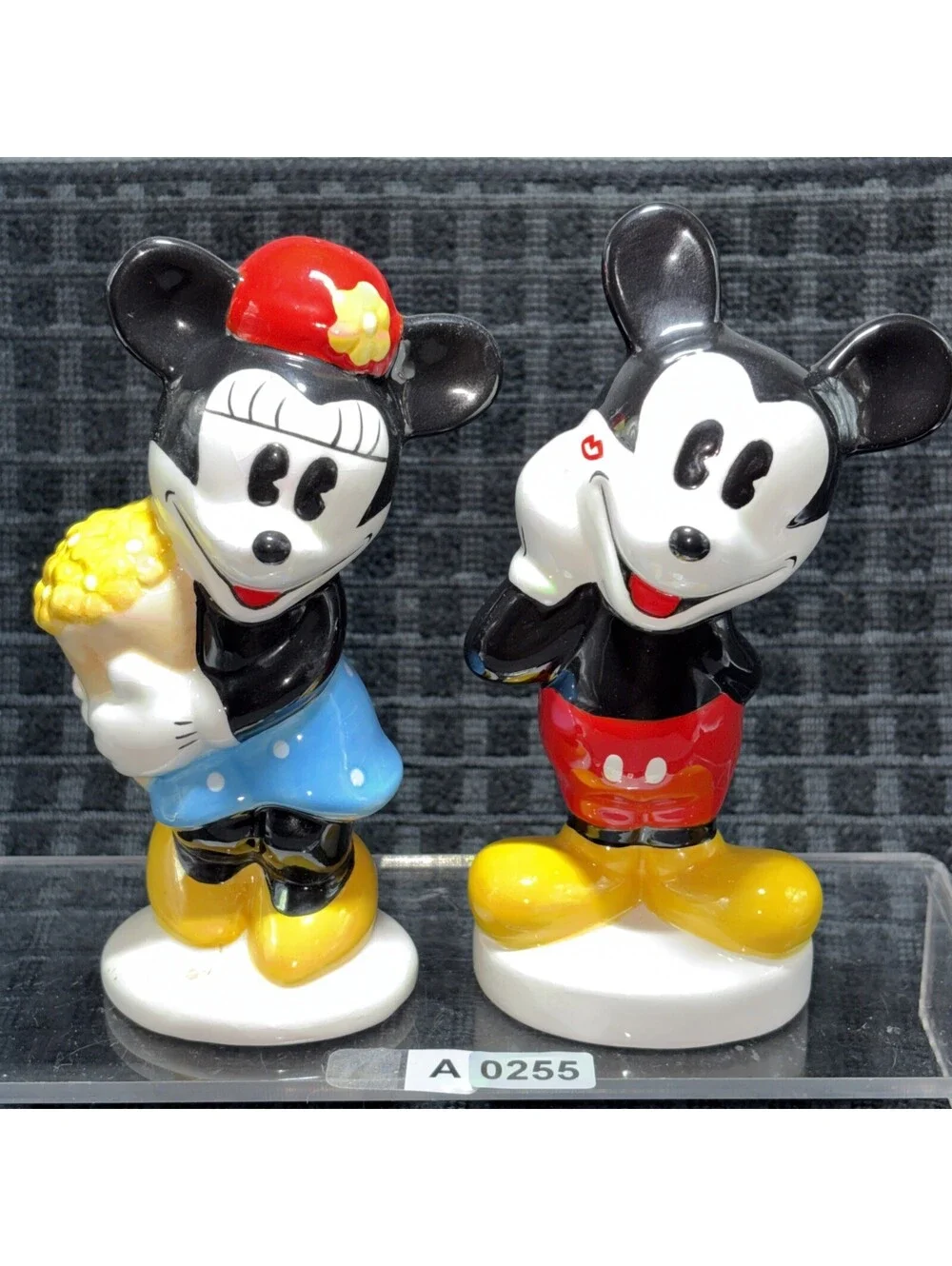 VTG Disney Mickey And Minnie Mouse Salt & Pepper Shaker Bride And Groom Ceramic